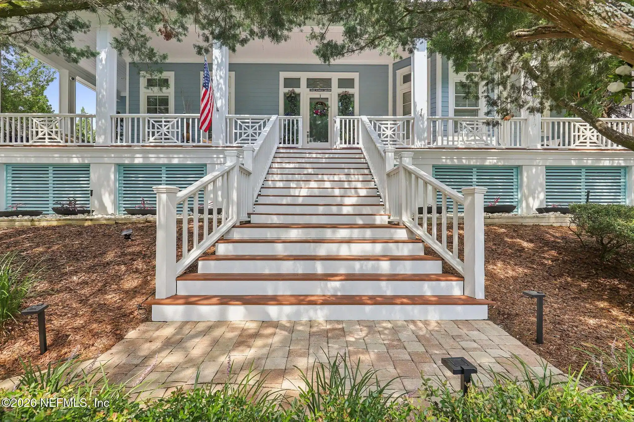 Image 1: Sweeping Staircase