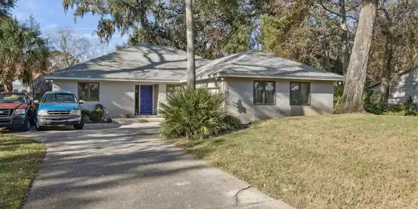 1631 PLANTATION OAKS Lane