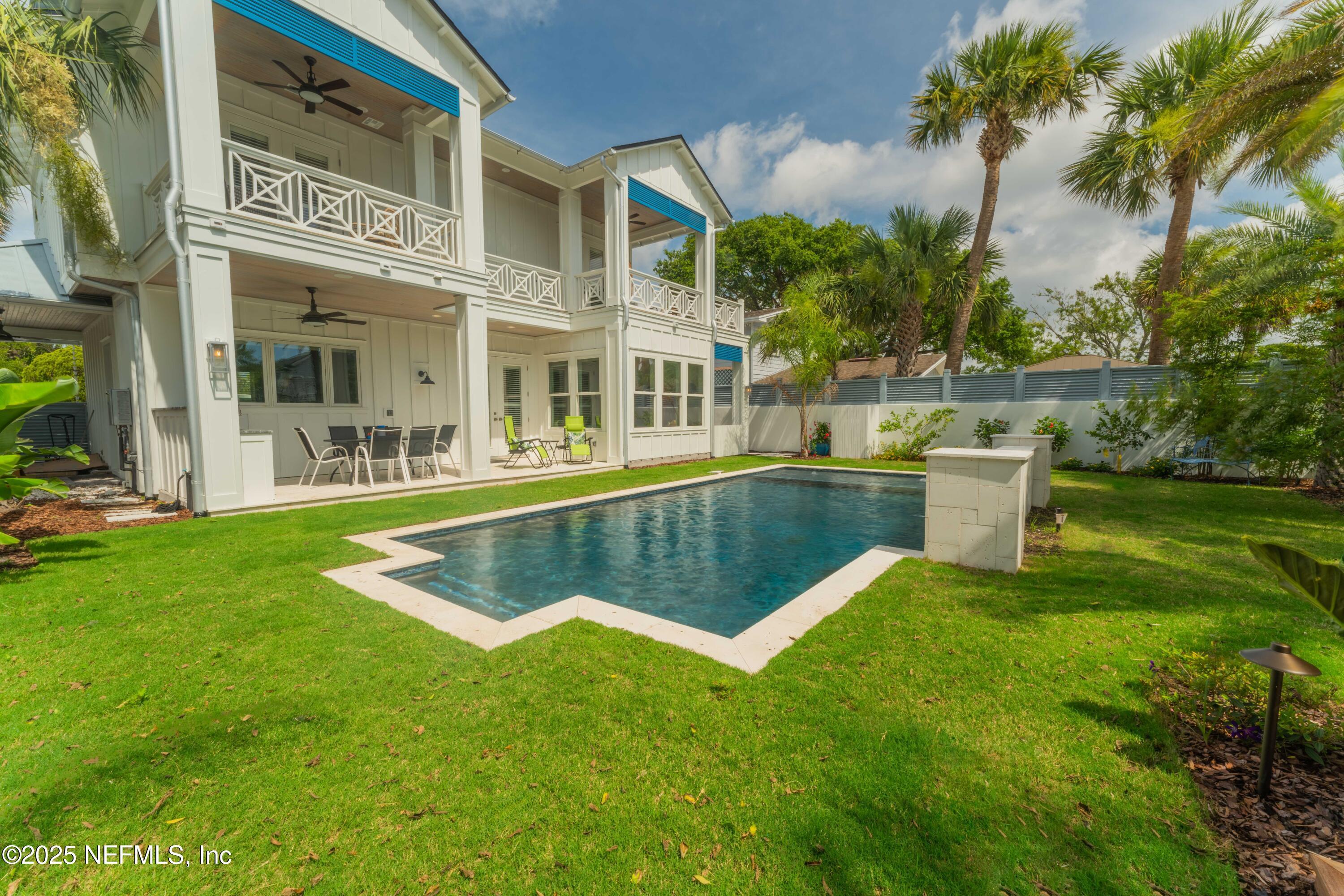 Image 2: Gorgeous Pool Home