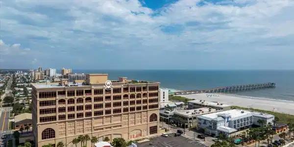 Image 2: 32-JWLeeMediaAerial-7-HDR