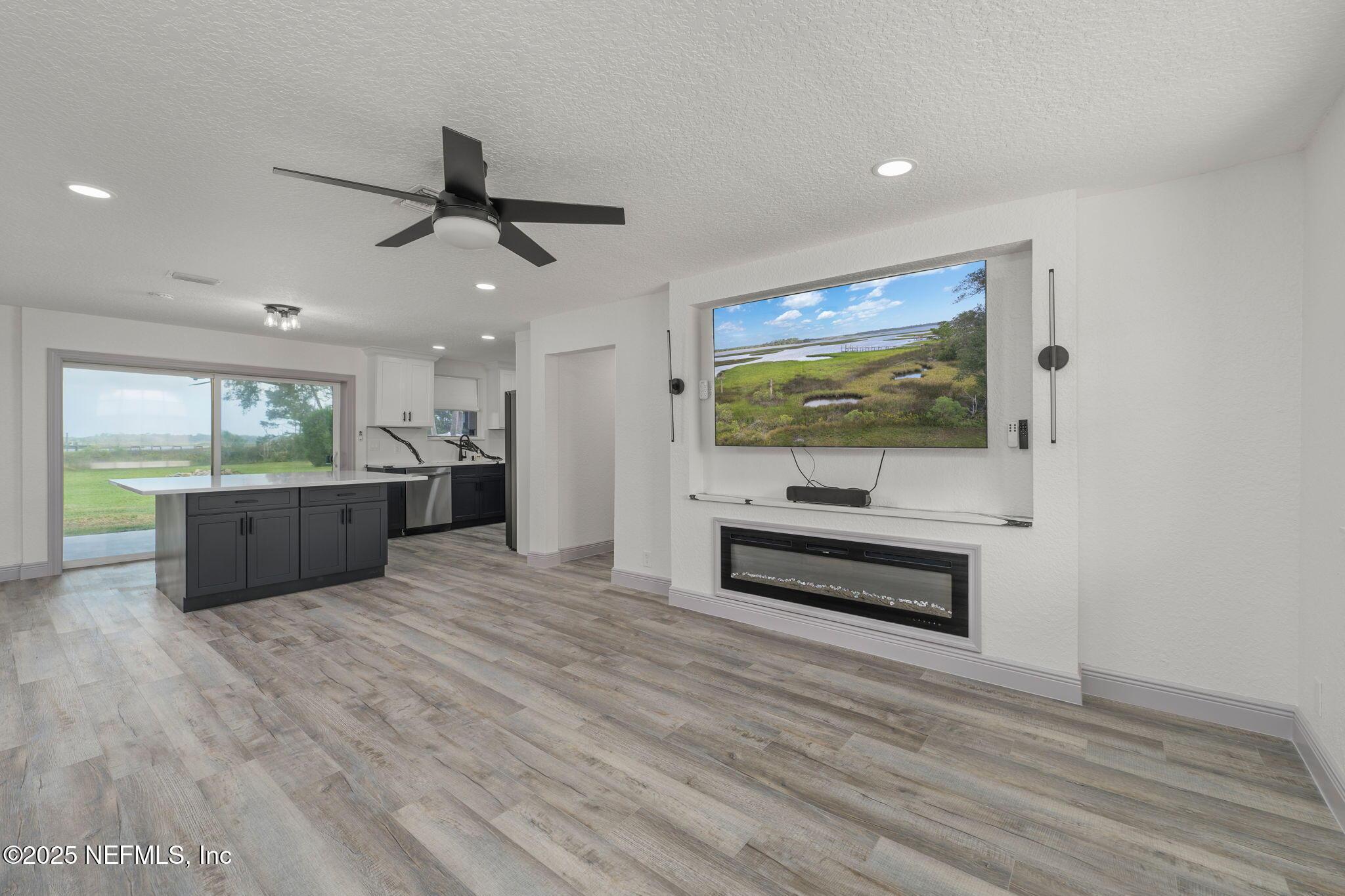Image 4: Living room