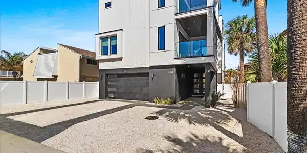 Image 3: Front Elevation Facing South