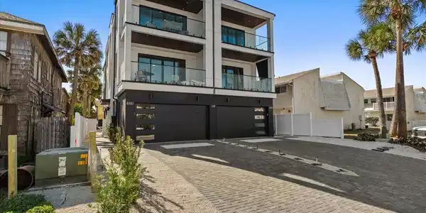 Image 3: Front Elevation