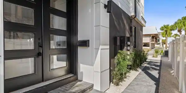 Image 4: Entry