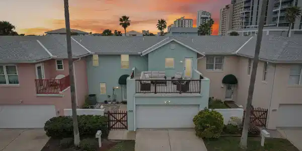 Image 3: Twilight View 1