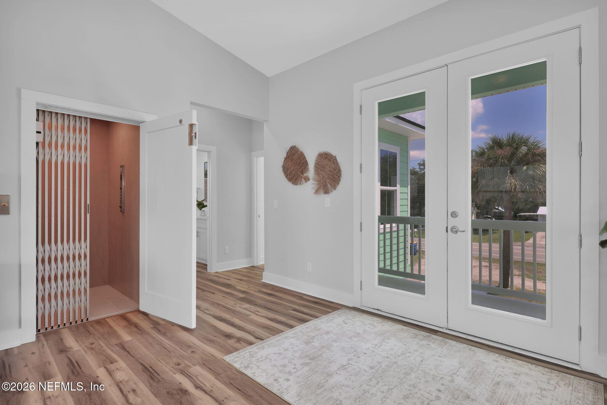Image 4: 12-web-or-mls-6030 Heckscher Dr___012
