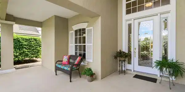 Image 4: Large Covered Front entry