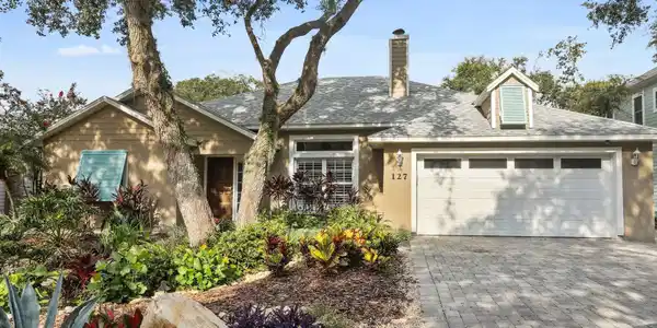 127 WHISPERING OAKS