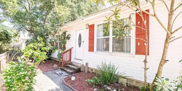 375 SEABREEZE Avenue
