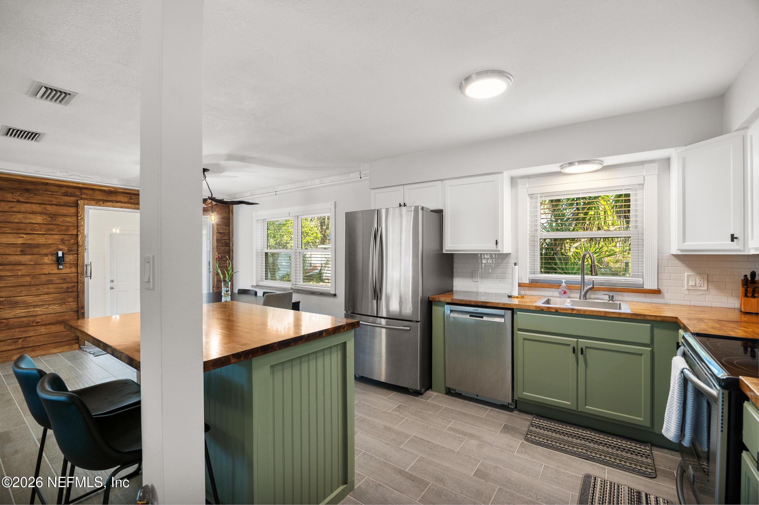 Image 2: 10_0m7a5703