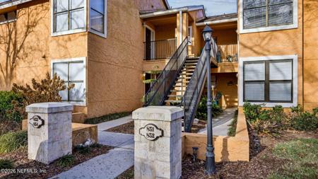 851 SHORELINE Circle