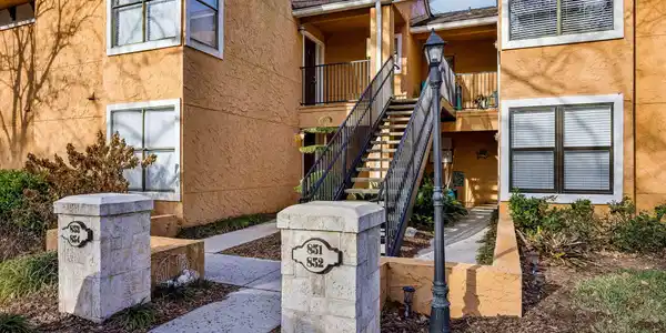 851 SHORELINE Circle