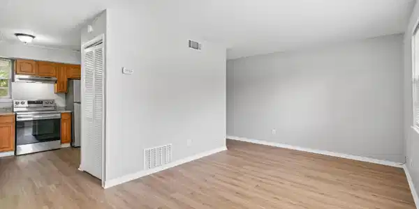 Image 4: Living Area