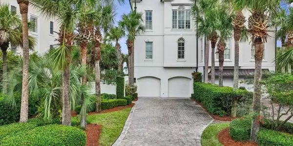 8160 RESIDENCE Court