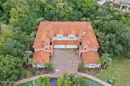 122 HIDDEN PALMS Lane