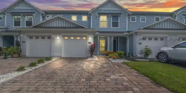 28 ISLANDER Court