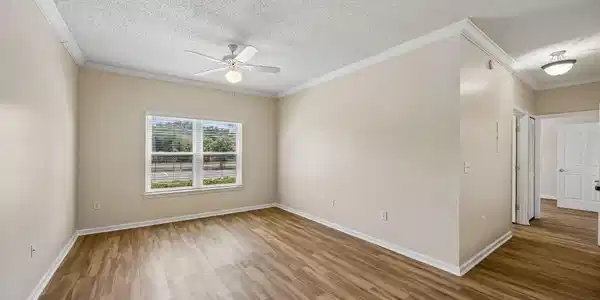 Image 4: 4-web-or-mls-1601 Nectarine St Unit A3 (