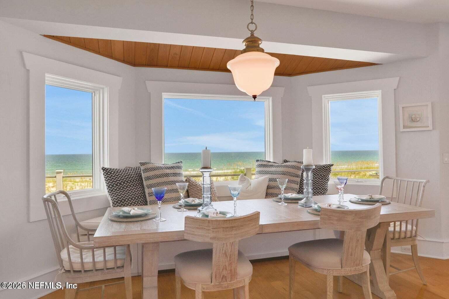 Image 4: dining room