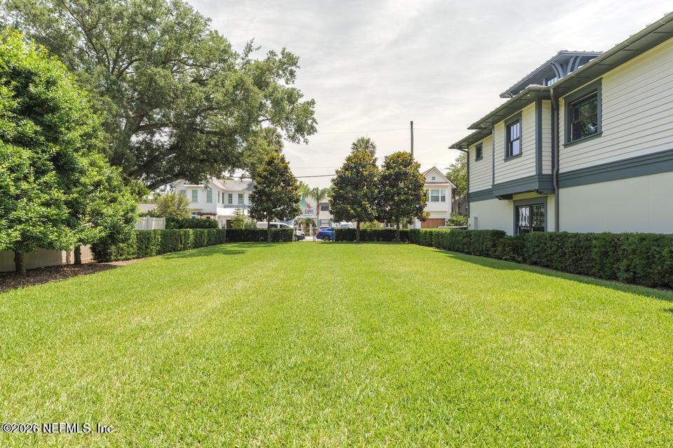 Image 3: lot 3