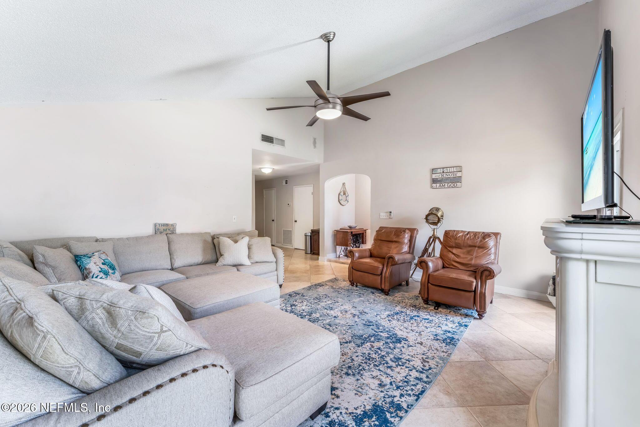 Image 4: 7-web-or-mls-Living Room
