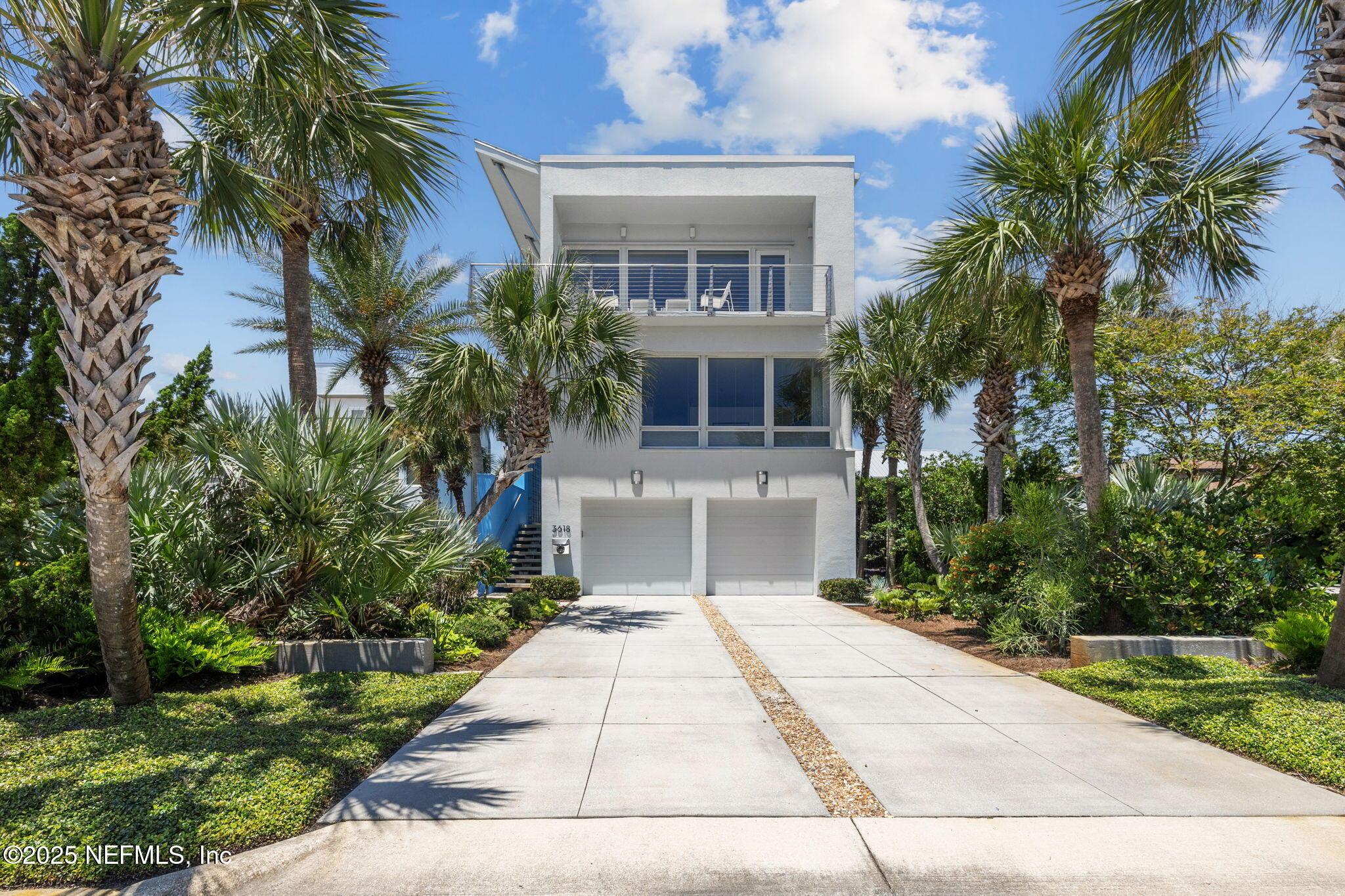 Image 2: Striking 3 Story Contemporary