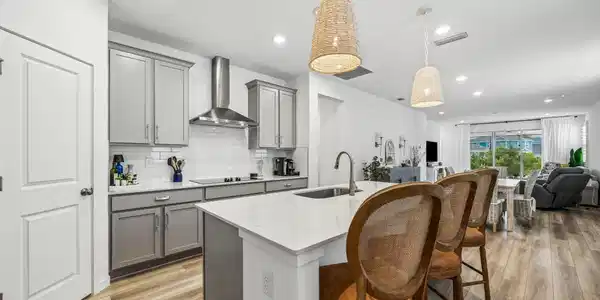 Image 4: 14-web-or-mls-95958 Surrey Pl-10