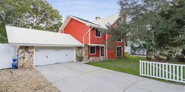 4 SANTA MARIA Lane