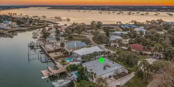 101 DOLPHIN DR