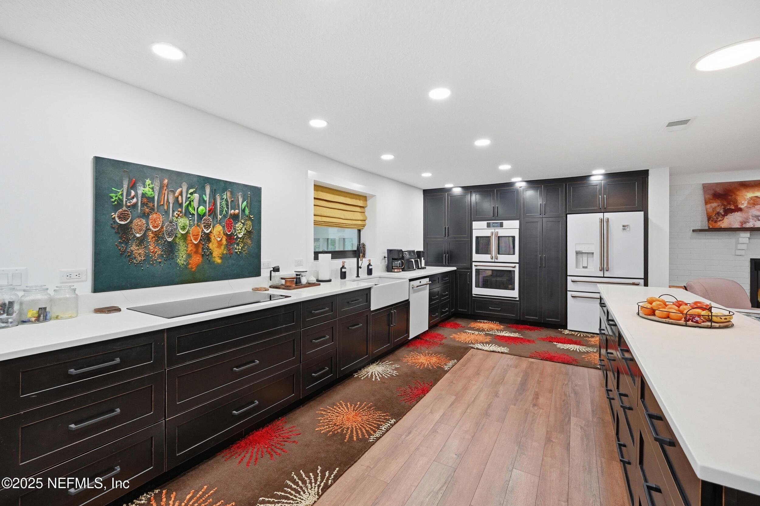 Image 2: 02 chefs kitchen