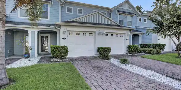 31 ISLANDER Circle