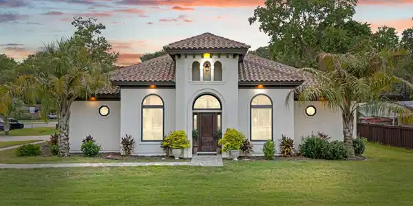 887 ROBIN HOOD Drive