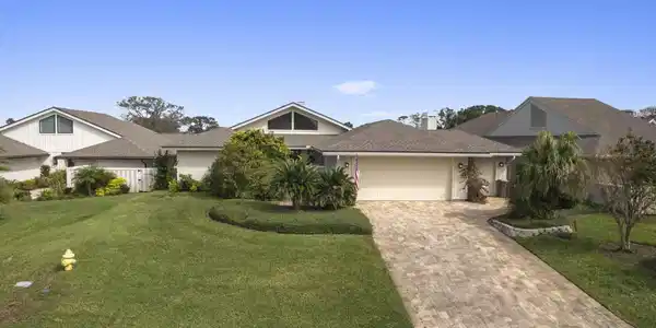 48 VILLAGE WALK Drive