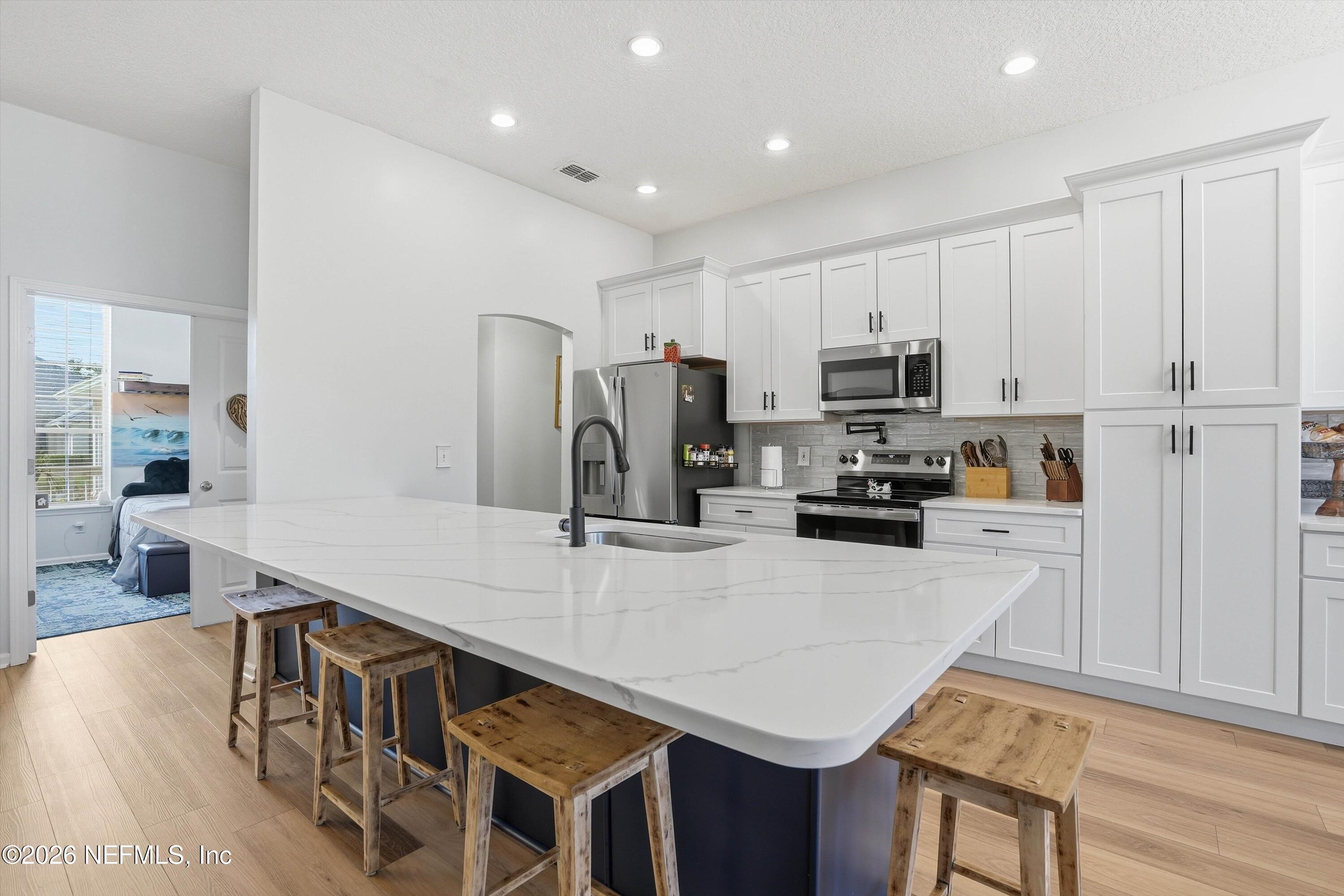 Image 4: 10-Kitchen