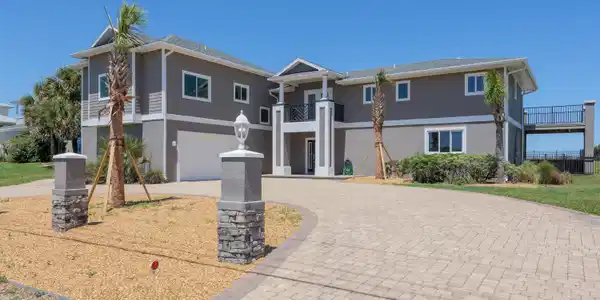 Image 4: Front Elevation