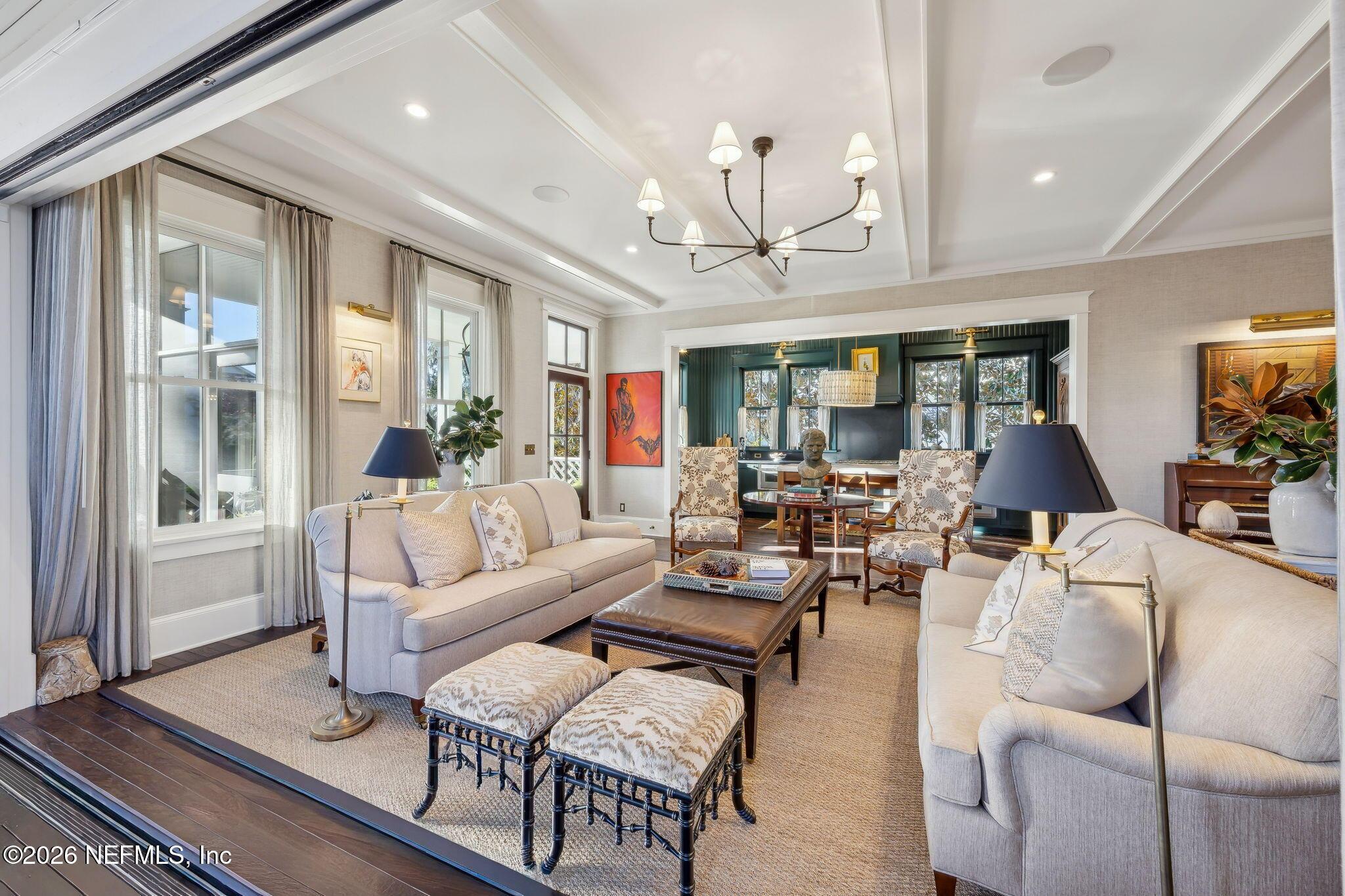 Image 3: 19-web-or-mls-101 Broadbent Wy (8 of 22)