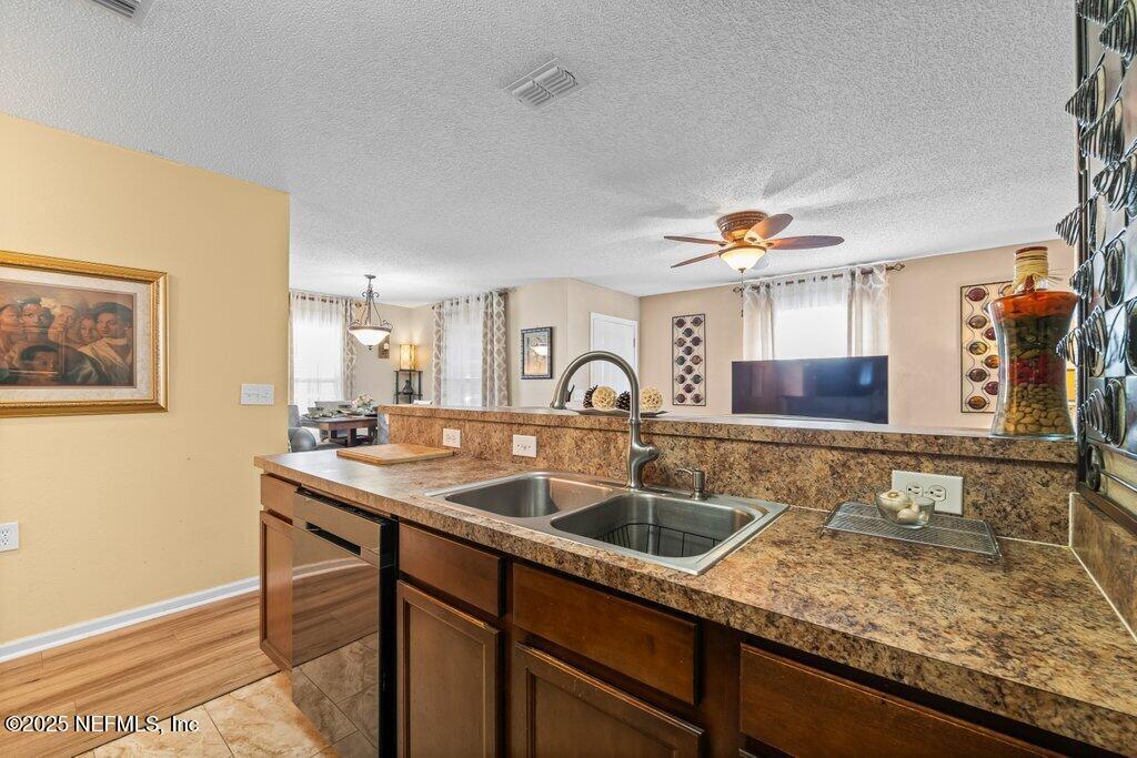 Image 3: Kitchen