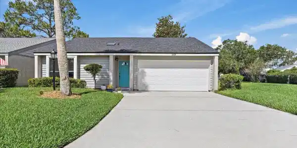 2715 VERSAILLES Court