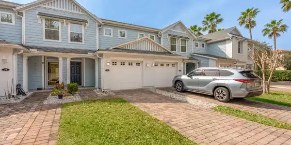 24 ISLANDER Court