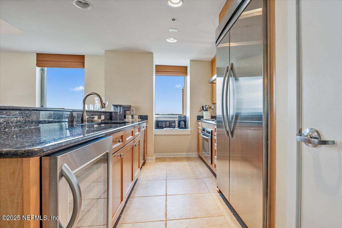 Image 4: 03-Kitchen