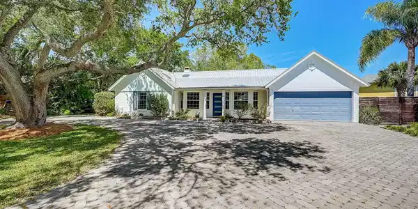 62 LEE Drive