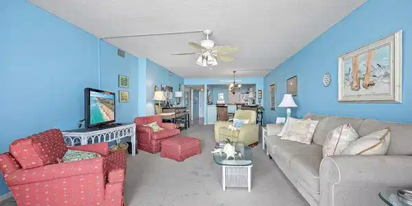 Image 4: Living Room to Kitchen (1)