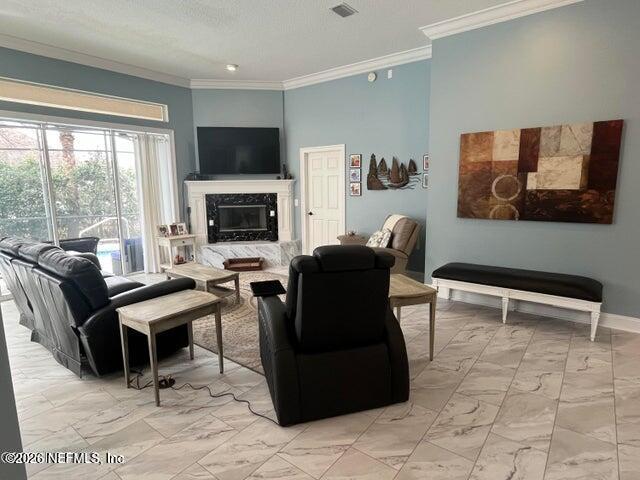 Image 4: Living Room2