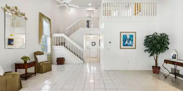 Image 4: Soaring Ceilings