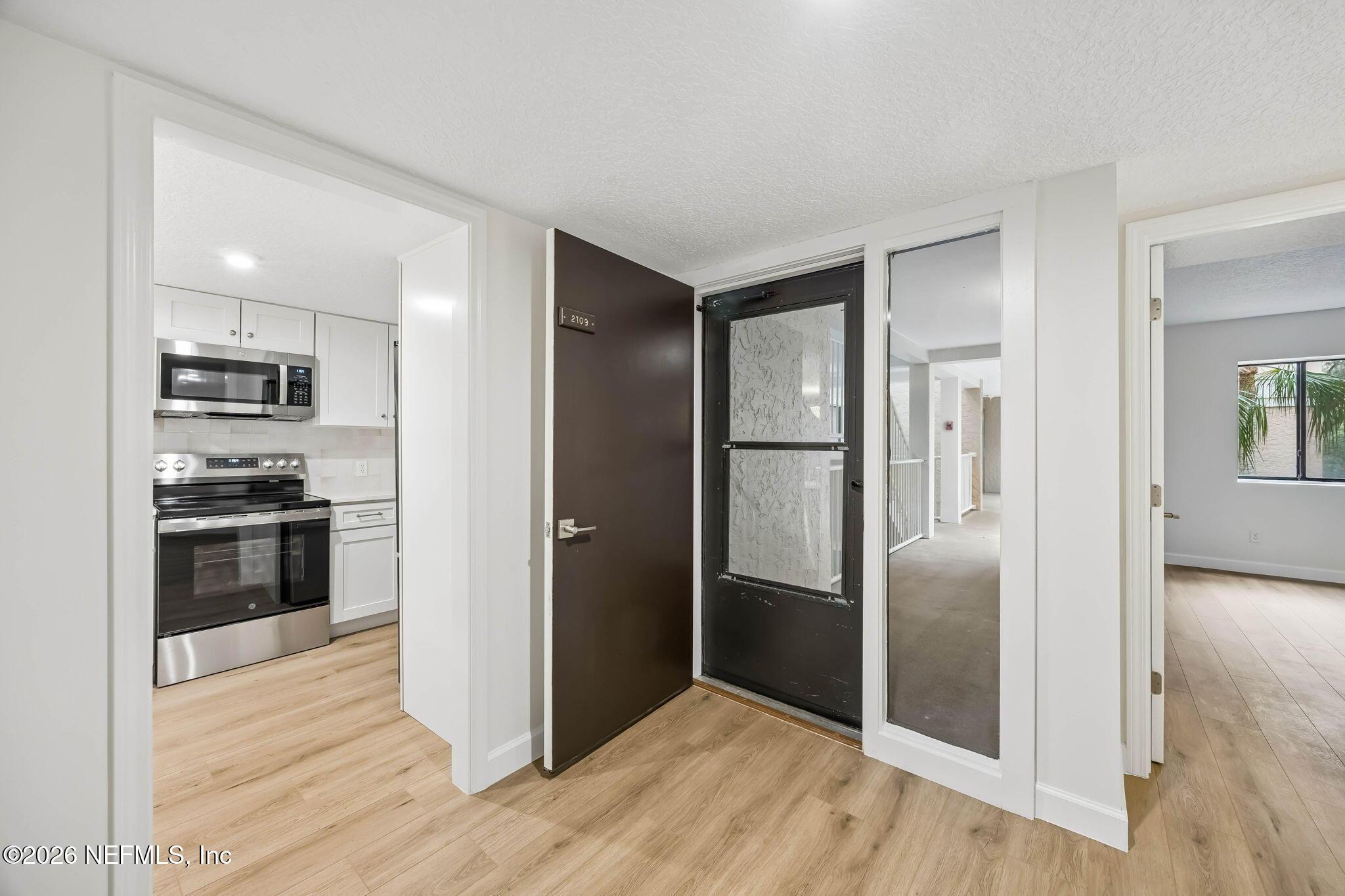 Image 3: 2-web-or-mls-2109 Beachwood Rd (3 of 29)