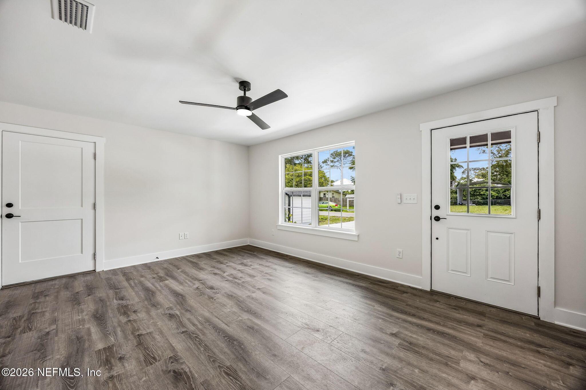Image 3: 5-web-or-mls-552 Sunset Rd (12 of 26)