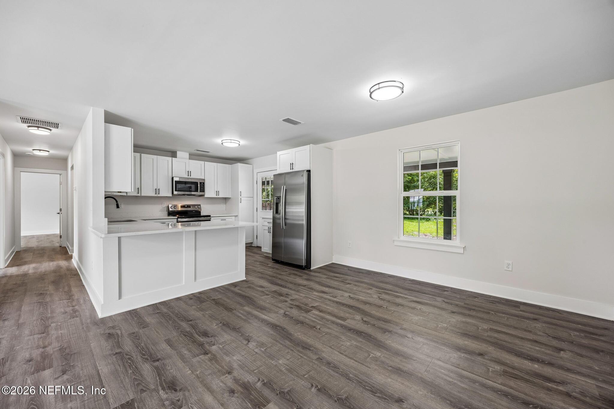 Image 4: 6-web-or-mls-552 Sunset Rd (13 of 26)