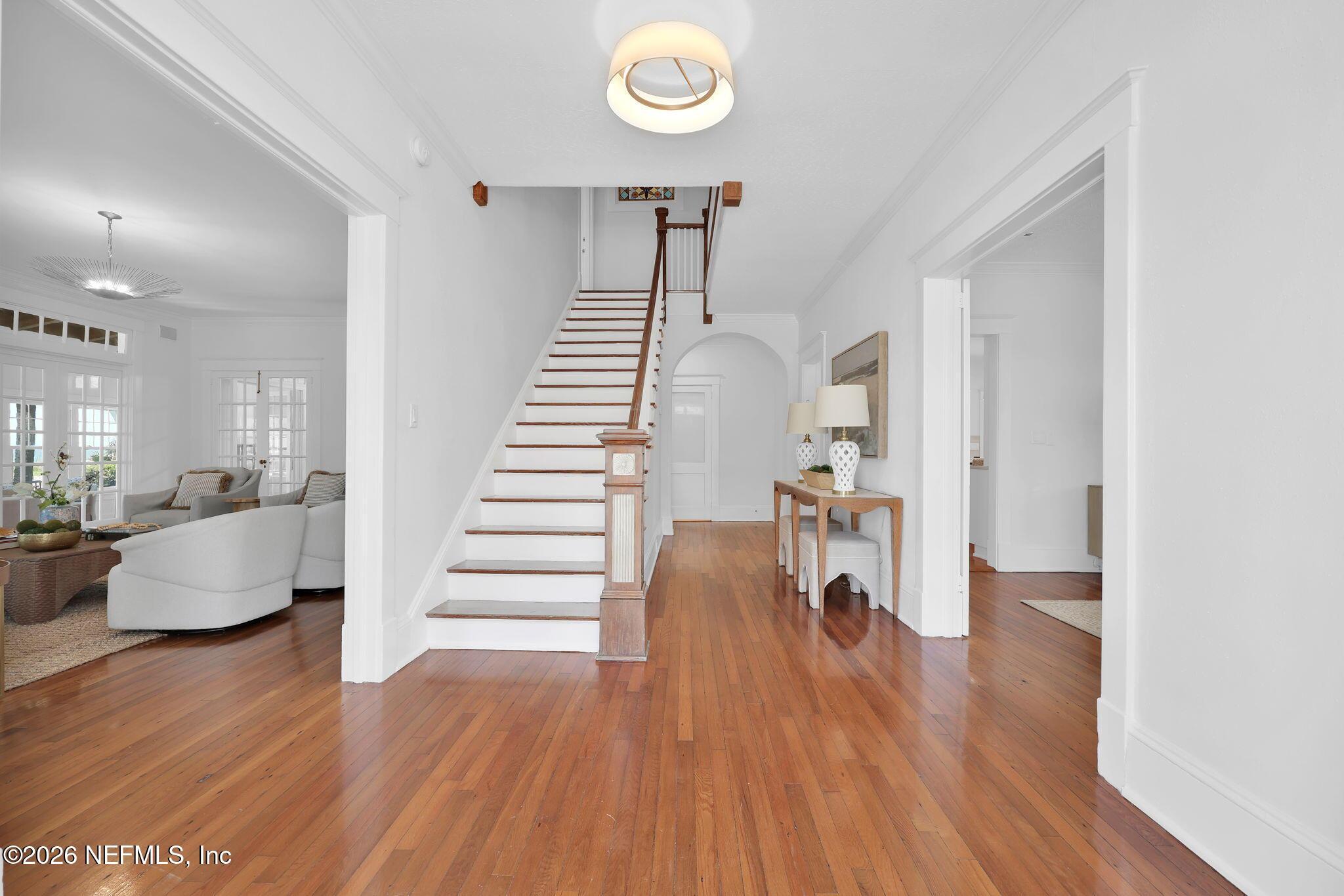 Image 4: Foyer
