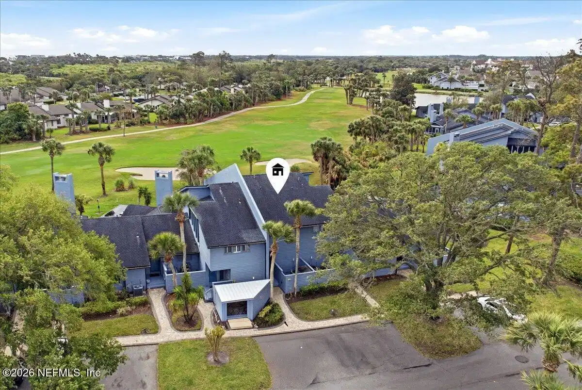 Image 1: 330 Quail Pointe