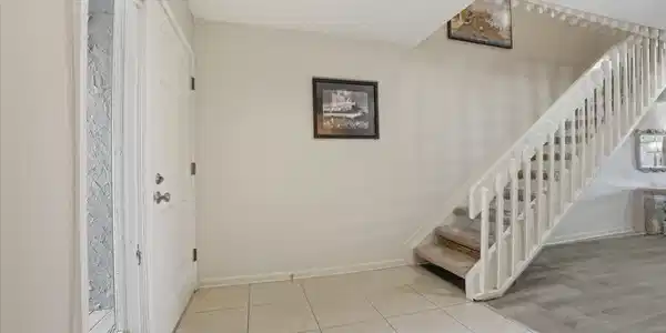 Image 3: Entry Foyer