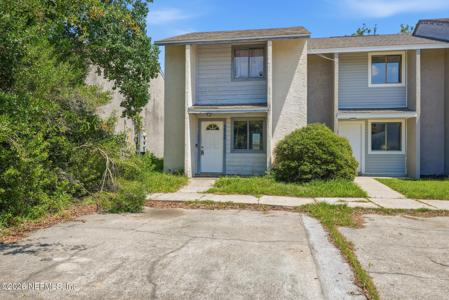 3926 VENETIAN CIR Circle